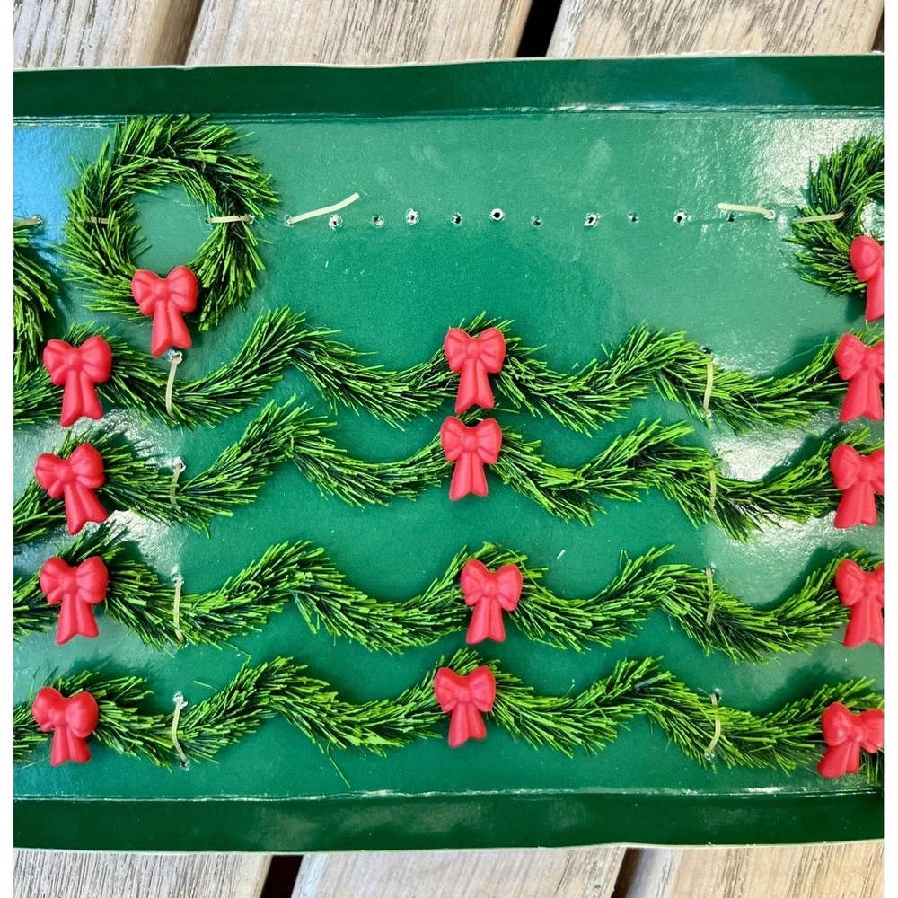 Department 56 Village Holiday Trimmings Garlands & Wreaths - Incomplete